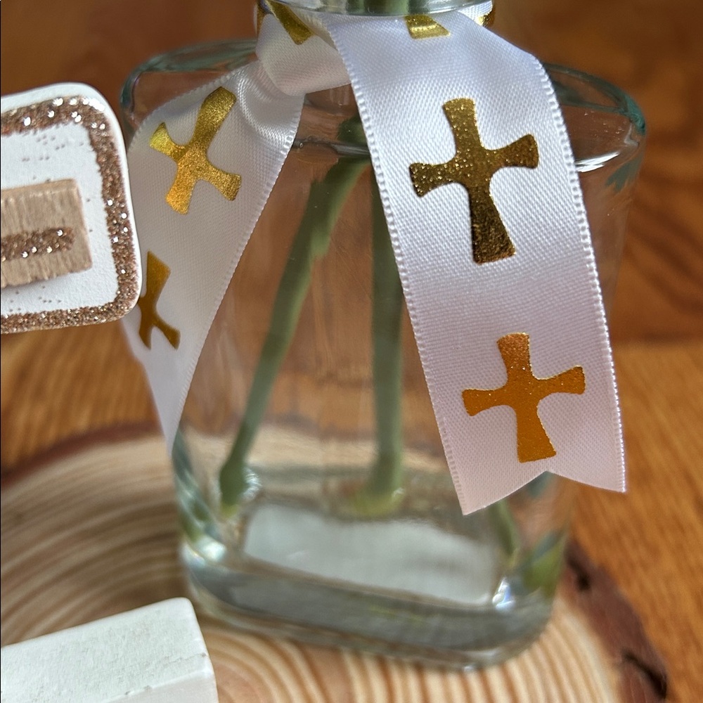 Decorative Cross and Floral Arrangement - Picture 5 of 10